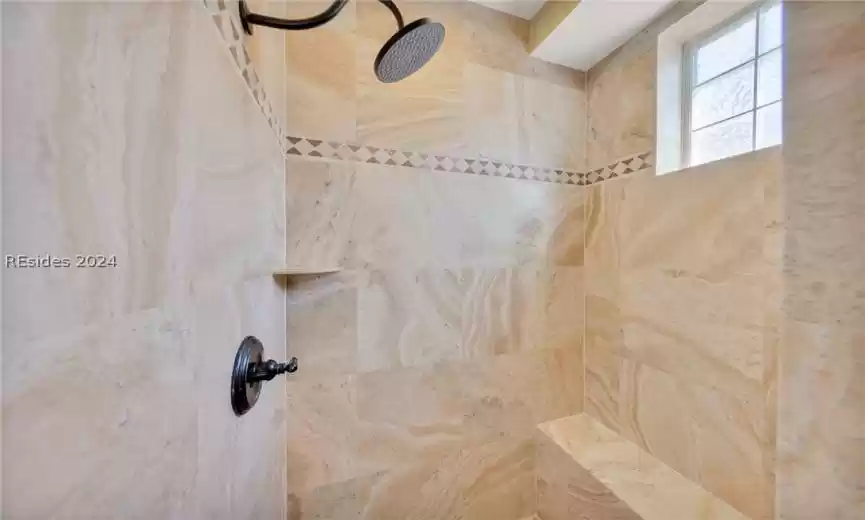 Shower with seating