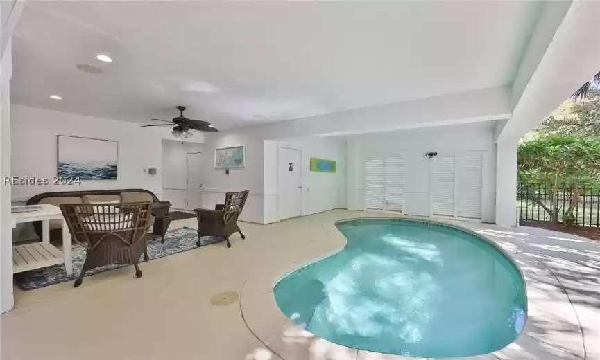 FULL BATH pool side
