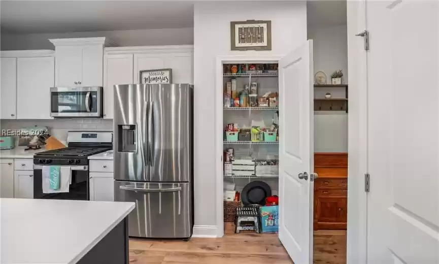 Beaufort, South Carolina 29902, 4 Bedrooms Bedrooms, ,2 BathroomsBathrooms,Residential,For Sale,442693