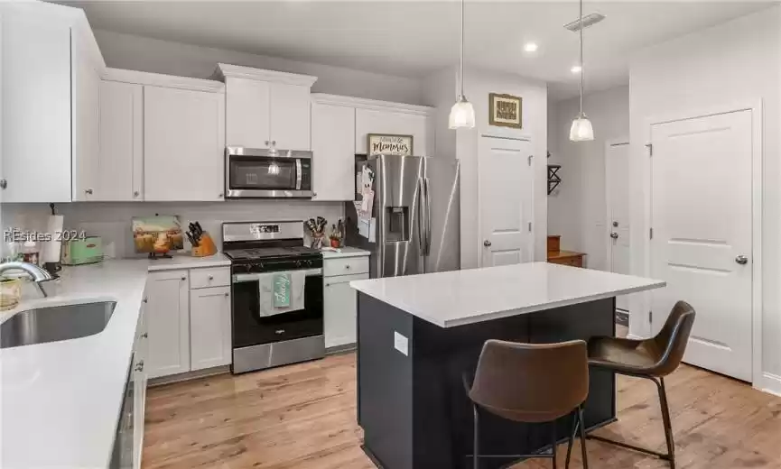 Beaufort, South Carolina 29902, 4 Bedrooms Bedrooms, ,2 BathroomsBathrooms,Residential,For Sale,442693