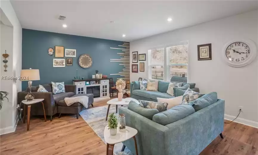 Beaufort, South Carolina 29902, 4 Bedrooms Bedrooms, ,2 BathroomsBathrooms,Residential,For Sale,442693