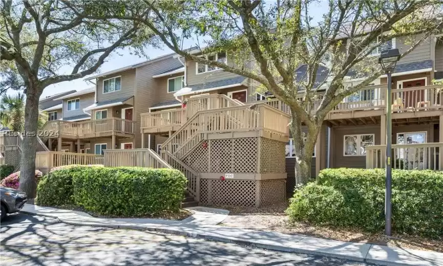 Enjoy quiet living in Yacht Cove. This 3 bedroom 3.5 bath condo is a third floor townhome - this building has been completely rebuilt.