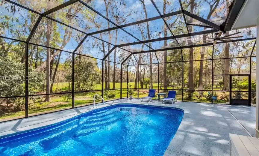 Enjoy your swim or dip in total privacy with no neighbors dropping by and no bugs bugging you thanks to this wonderful 35x25 sq ft enclosed lanai.