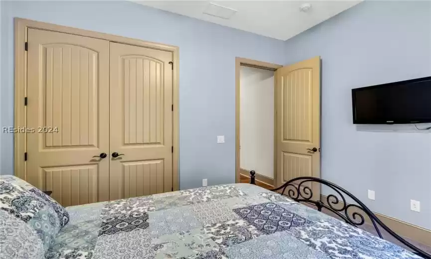 Another look at the guest bedroom with double door closet.
