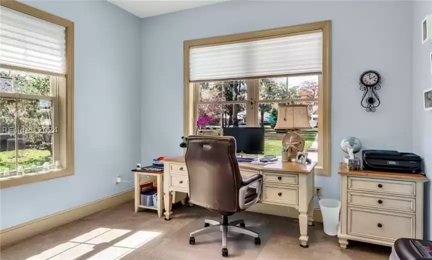 Light and bright office with double windows that let in the natural light.