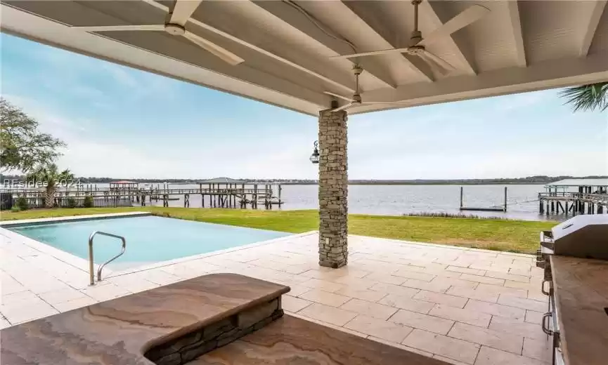 Beaufort, South Carolina 29902, 4 Bedrooms Bedrooms, ,5 BathroomsBathrooms,Residential,For Sale,442712