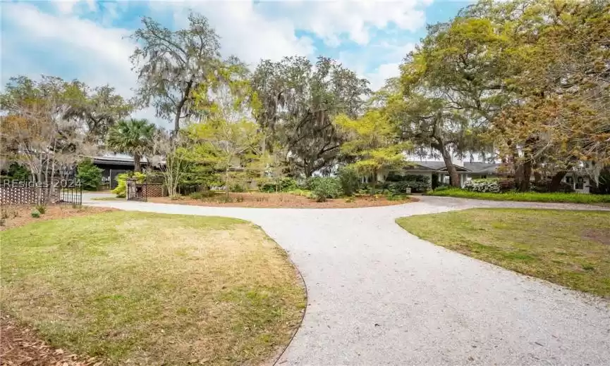 Beaufort, South Carolina 29902, 4 Bedrooms Bedrooms, ,5 BathroomsBathrooms,Residential,For Sale,442712