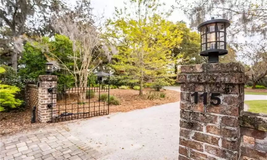 Beaufort, South Carolina 29902, 4 Bedrooms Bedrooms, ,5 BathroomsBathrooms,Residential,For Sale,442712