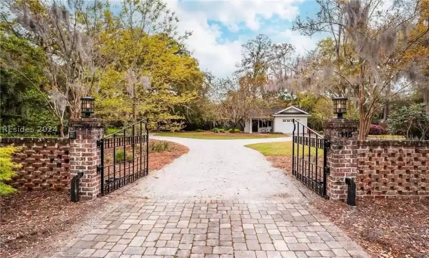 Beaufort, South Carolina 29902, 4 Bedrooms Bedrooms, ,5 BathroomsBathrooms,Residential,For Sale,442712