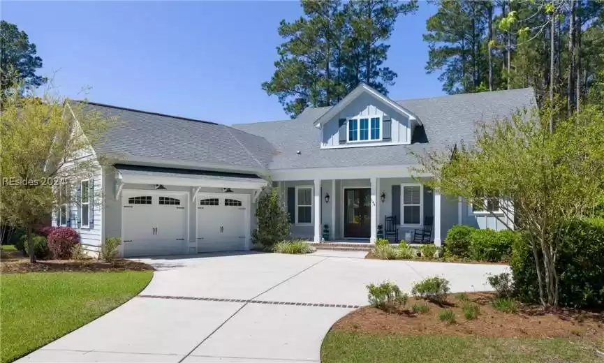 View of front of house featuring a porch and a garage