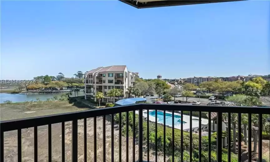 Along with pool access, Captain's quarters also boasts access to Palmetto Dunes.