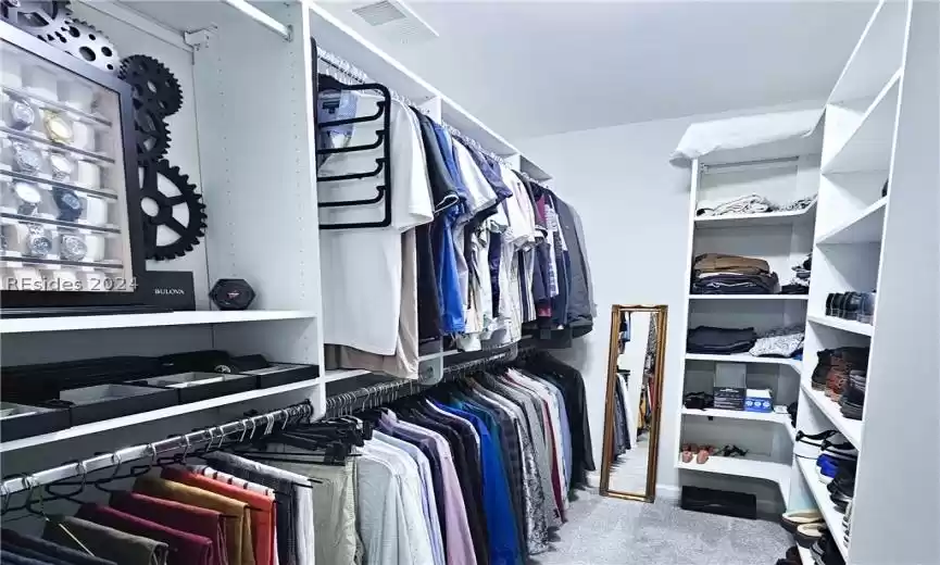 Walk-in Closet 2