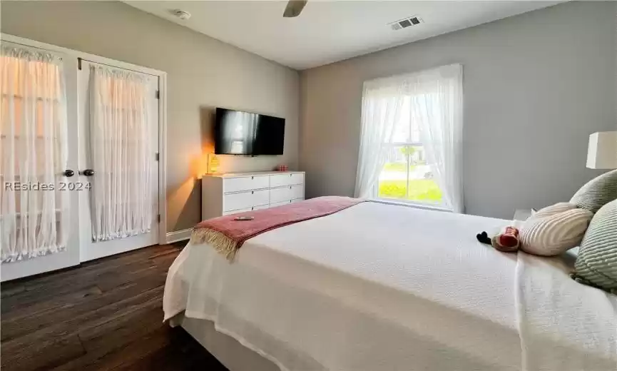 Living room with a wealth of natural light, ceiling fan, light hardwood / wood-style floors, and sink