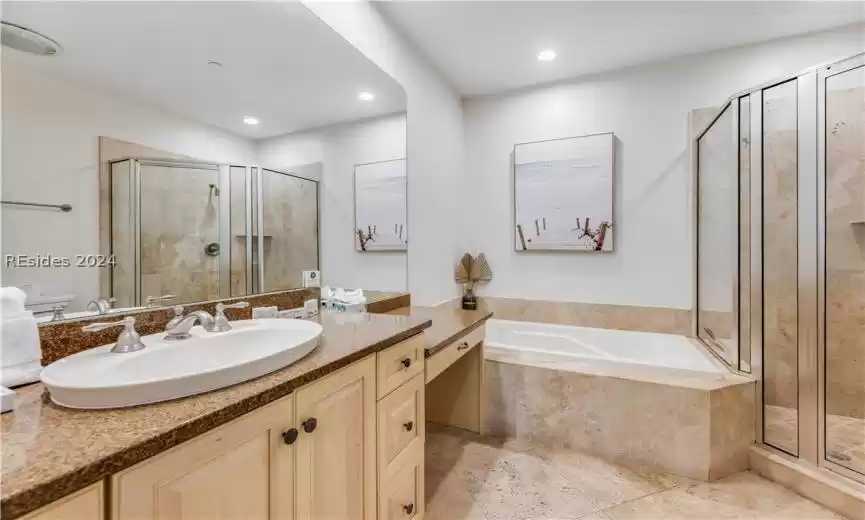 Spacious ensuite bath for 3rd bedroom