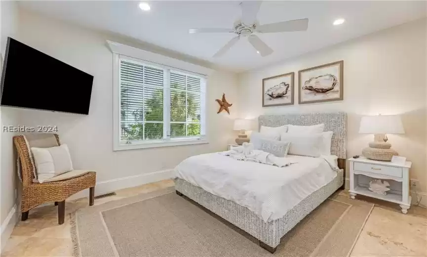 2nd bedroom features queen bed.