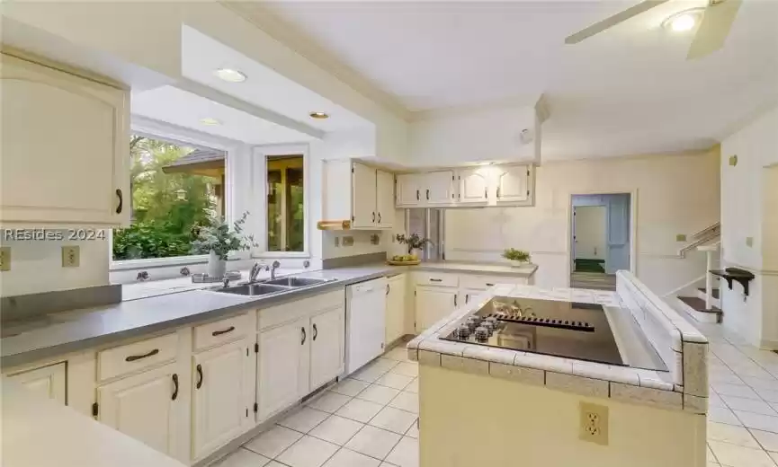 Beaufort, South Carolina 29902, 4 Bedrooms Bedrooms, ,4 BathroomsBathrooms,Residential,For Sale,441342