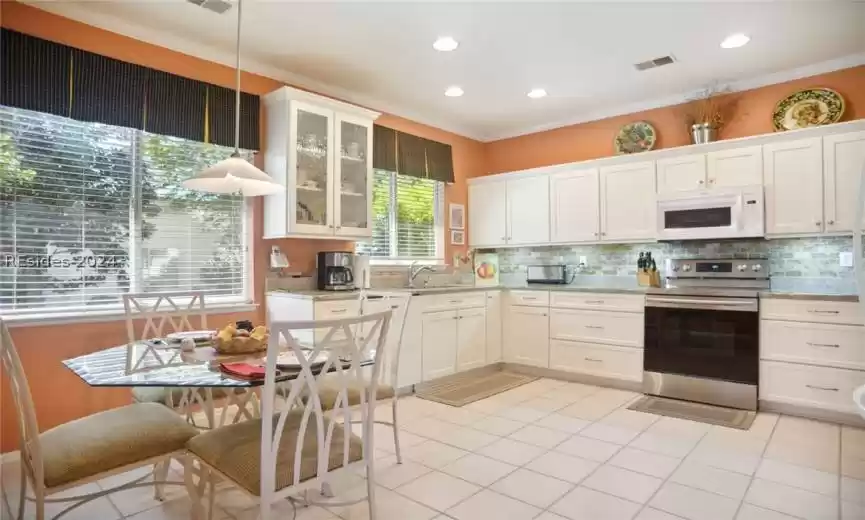 Eat in Kitchen New cabinet fronts