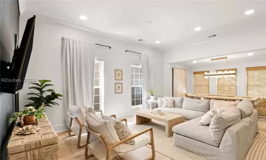 Main Living Roomfloors and crown molding