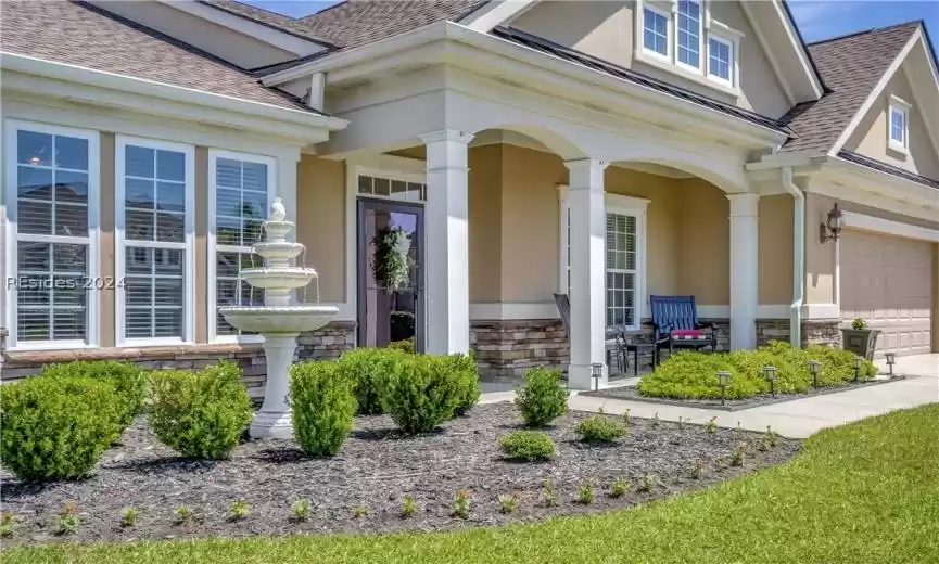 Large Foyer Welcomes Guests.