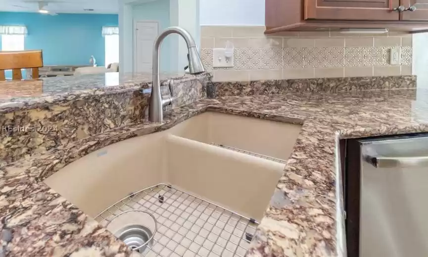 Beautiful custom granite countertops, and dual bowl sink with upgraded hardware.