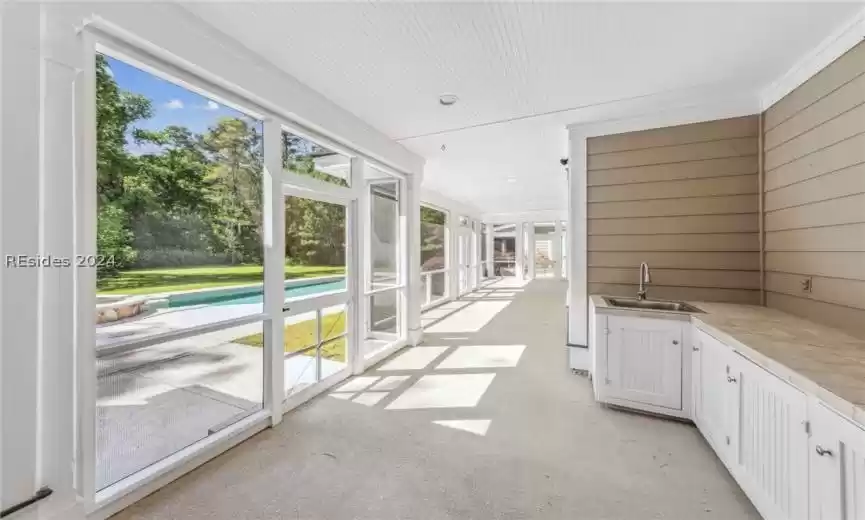 Huge screened patio