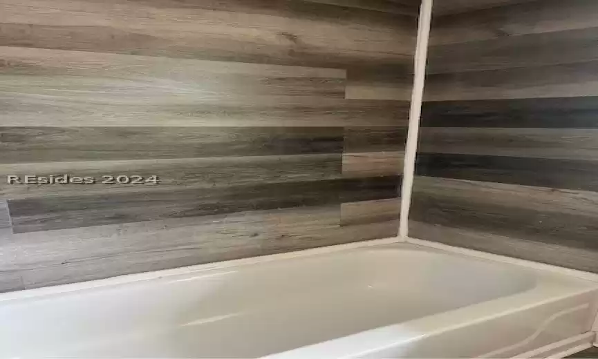 Tub Bathroom