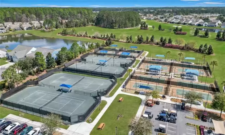 Lakehouse Tennis & Pickleball Courts