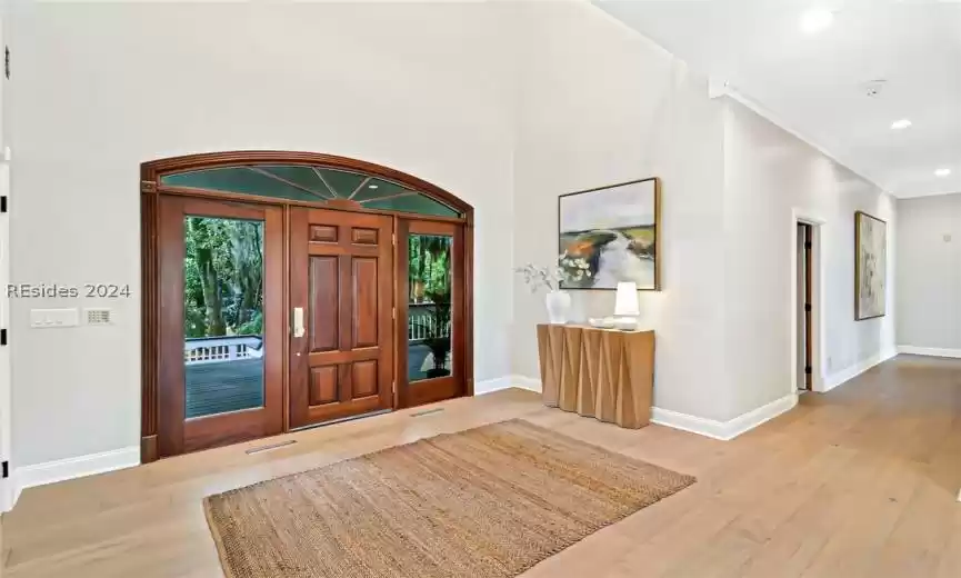 Foyer featuring crown molding and light hardwood / wood-style floors