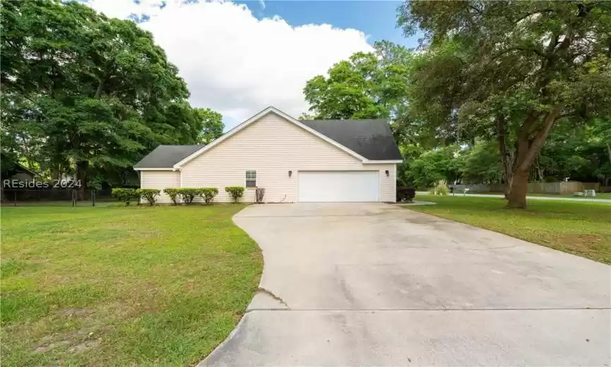 Beaufort, South Carolina 29907, 4 Bedrooms Bedrooms, ,2 BathroomsBathrooms,Residential,For Sale,443904