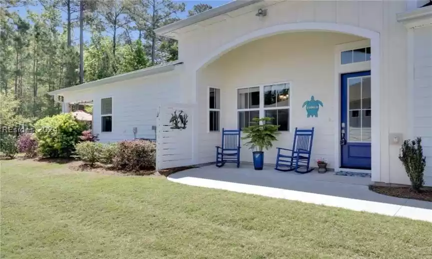 Property entrance with a yard