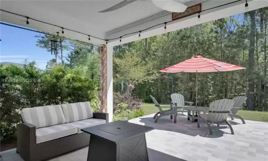 View of patio / terrace featuring outdoor lounge area