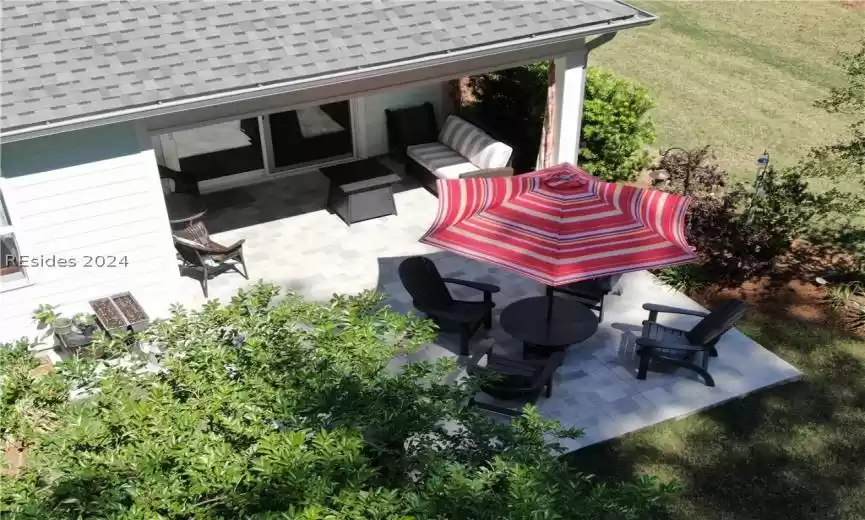 View of terrace featuring an outdoor living space