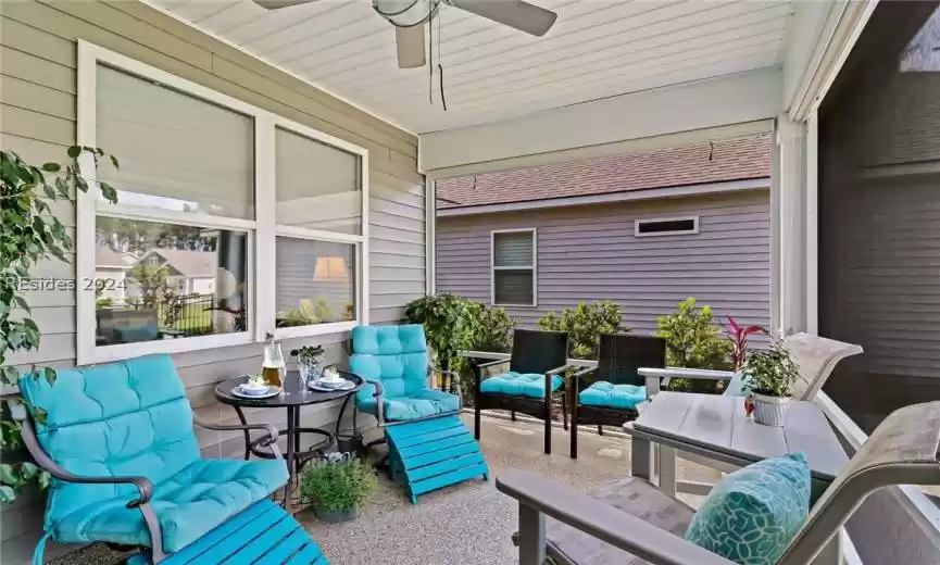 Sunroom with ceiling fan