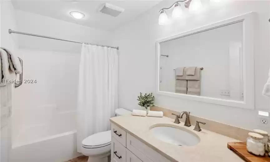 2nd Floor Bathroom